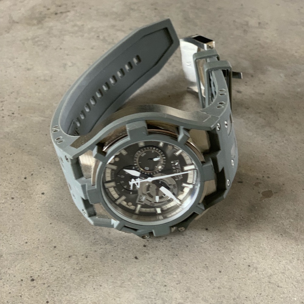 INVICTA RESERVE WATCH “akula”
